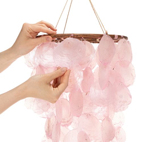 Artikel Windspiel aus Capiz-Muscheln und Holz, 70 cm, Rosa, für Innen- und geschützten Außenbereich